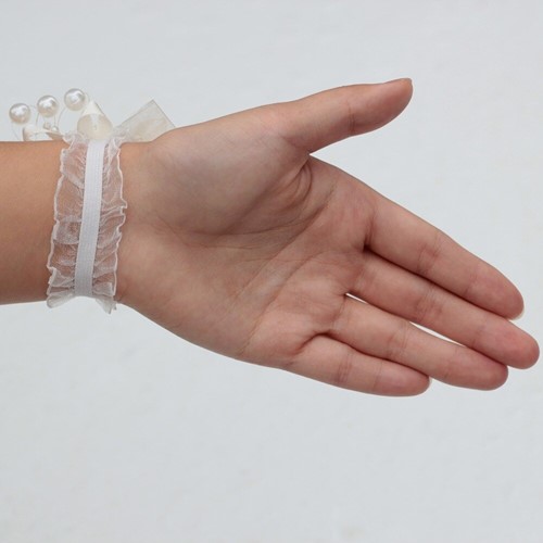 Luxe Polscorsage Mauve Satijnroos met Broche en parels kant en klaar